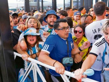 Los incidentes previos a la Final entre Argentina y Colombia dejan en mal lugar a Estados Unidos, país que organizará la Copa del Mundo FIFA 2026 junto con México y Canadá. AFP