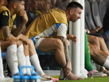 "Leo Messi ha sufrido una lesión de ligamento en el tobillo derecho", dice el comunicado. AP /J. Cortez