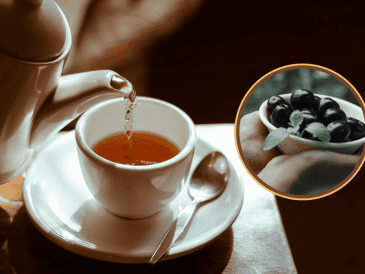El té de ciruela pasa puede ser una opción natural y efectiva para mejorar la salud digestiva en ciertas circunstancias. CANVA