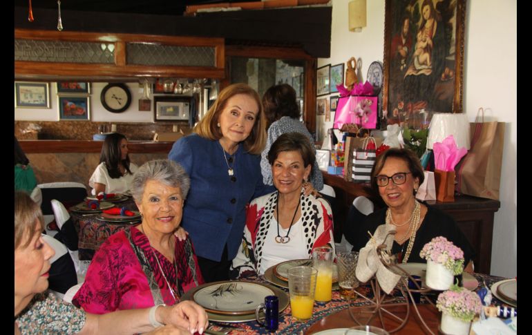 Ana Rosa de la Mora, Rosita Watanabe, Conchita Arregui, Patricia Badial. GENTE BIEN JALISCO/ Esmeralda Ecamilla