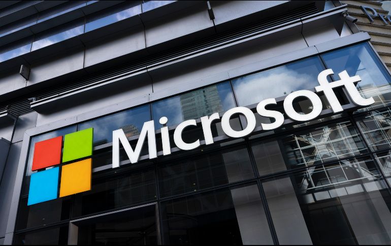 Microsoft está redirigiendo el tráfico afectado a sistemas alternativos para aliviar el impacto, afirma que sus servicios siguen experimentando mejoras. AP/M. Lennihan