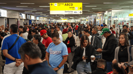 Las filas se acumulan en el Aeropuerto Internacional de Guadalajara debido al caos que ha provocado la falla de Microsoft en las aerolíneas. EL INFORMADOR / H. Figueroa