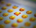 Los emojis nos permiten expresar emociones e ideas de manera más concreta y atractiva, además de facilitar las conversaciones. ESPECIAL / Foto de Domingo Alvarez E en Unsplash