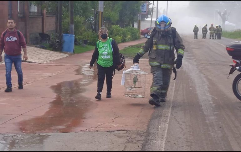 Elementos de la Unidad Estatal de Protección Civil y Bomberos de Jalisco fueron quienes apoyaron en la evacuación y el posterior retorno de las y los habitantes. ESPECIAL/X/@PCJalisco.