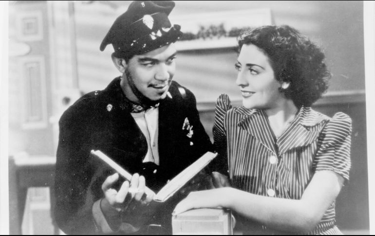 Cantinflas aparece en una escena de la cinta “El gendarme desconocido” (1941). ESPECIAL