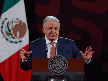 El Presidente de México, Andrés Manuel López Obrador, habla en su conferencia de prensa matutina en Palacio Nacional. EFE/Foto de Mario Guzmán
