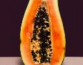 El sabor de las semillas de papaya no es tan agradable, ya que tienen un sabor amargo. UNSPLASH / C. DELUVIO