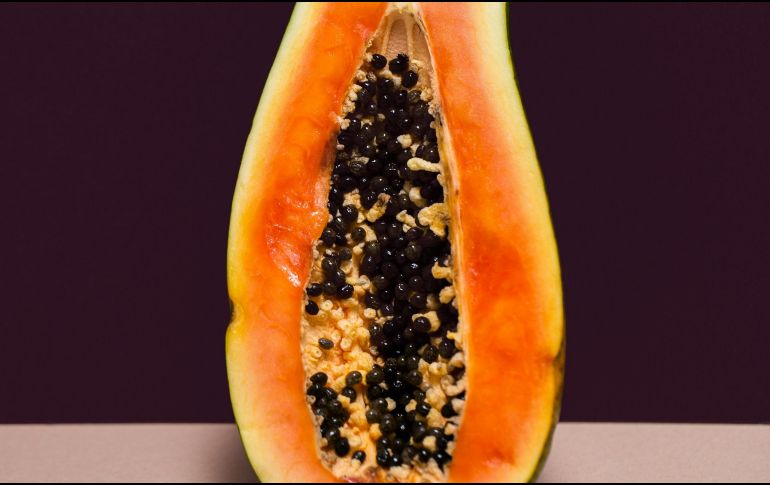 El sabor de las semillas de papaya no es tan agradable, ya que tienen un sabor amargo. UNSPLASH / C. DELUVIO