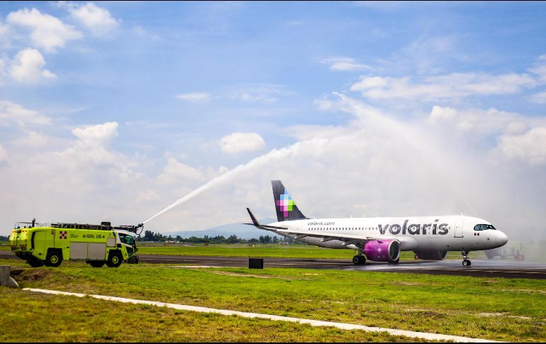 La segunda pista se inauguró con un vuelo de la aerolínea Volaris con destino a Cancún. EL INFORMADOR/ A. Navarro