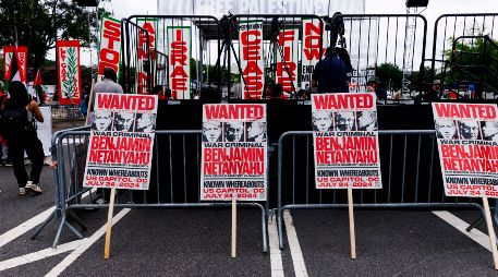 Una multitud se reúne en el Capitolio para protestar contra la presentación de Benjamin Netanyahu en Estados Unidos. EFE / A. SCHWARTZ