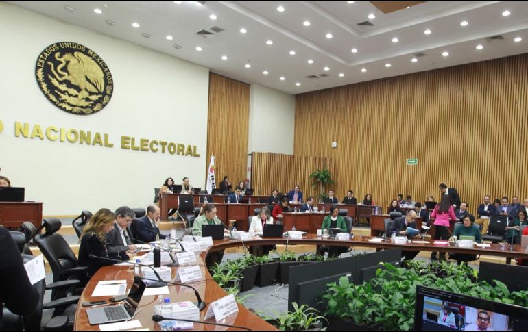 Este lunes, el Consejo General del INE aprobó por mayoría criterios para reducir la severidad en algunas sanciones contra partidos políticos. ESPECIAL / INE
