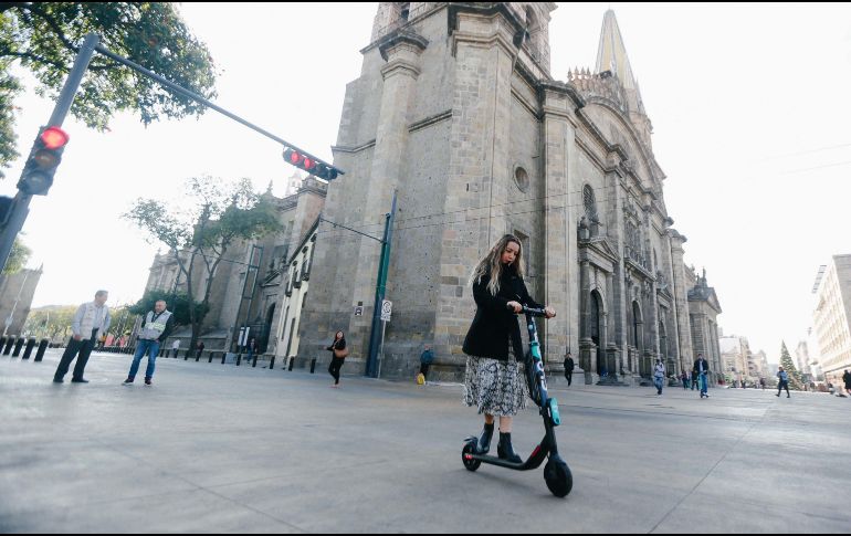 Se realizará una mesa de trabajo para buscar la regulación de los patines eléctricos el próximo 2 de agosto en el ayuntamiento de Guadalajara. EL INFORMADOR / ARCHIVO