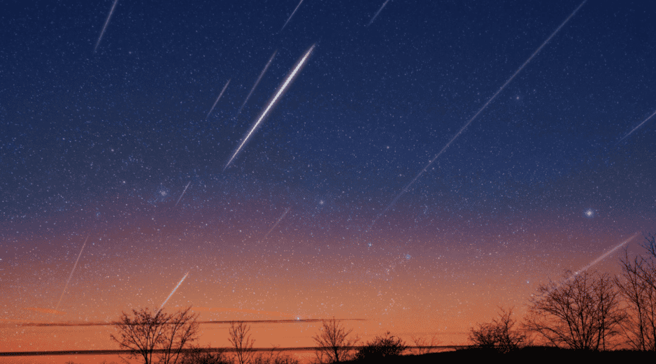 Durante el evento, los meteoros pueden alcanzar velocidades de hasta 50 kilómetros por segundo. La NASA ha observado que los restos del cometa entran en la atmósfera a unos 210.000 kilómetros por hora, y la colisión provoca un incremento de temperatura de hasta 5 mil grados en fracciones de segundo, causando la desintegración instantánea de las partículas y la formación de estelas visibles. CANVA