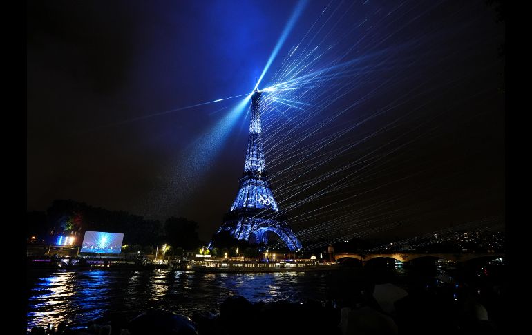 Los organizadores también destacaron el legado cultural y arquitectónico de la ciudad, integrando monumentos históricos como la Torre Eiffel y el Louvre en el espectáculo, subrayando la belleza y la riqueza de París como una ciudad global. EFE / D. Davies