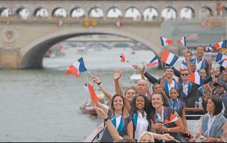 Los atletas franceses fueron los más aplaudidos de todo el desfile. AFP/F. Fife