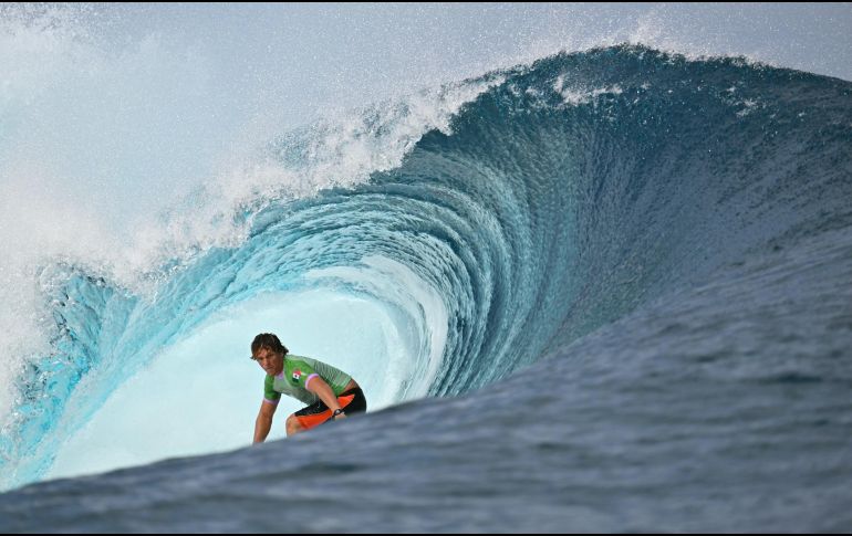 El mexicano Cleland demostró su talento y destreza sobre las olas de Teahupo'o, Tahití, una de las locaciones más exigentes del circuito internacional. AFP / J. Brouillet