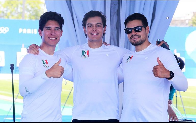 El equipo mexicano varonil de Tiro con Arco conformado por Matías Grande, Bruno Martínez y Carlos Rojas. X/ @CONADE.