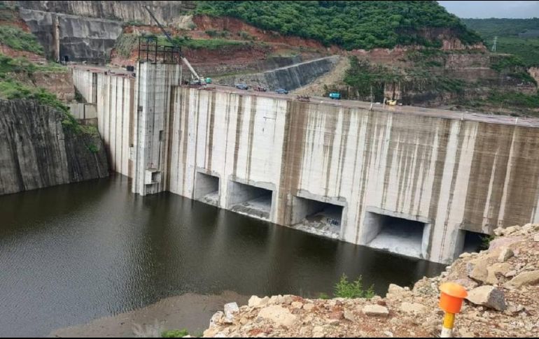 Según datos del Gobierno estatal, la presa El Zapotillo está al 102% de su capacidad de almacenamiento tras casi un mes de lluvias. X/GobiernoJalisco