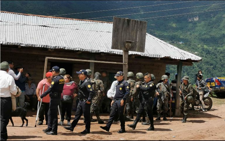 Operativos con decenas de elementos de la Policía y Ejército de Guatemala se trasladaron a la zona donde se refugiaron los mexicanos. SUN/F. Martín