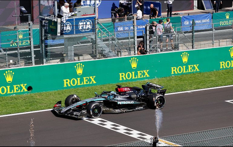 George Russell y Lewis Hamilton habían hecho el 1-2 para Mercedes en el Circuit de Spa-Francorchamps. AP / G. Vanden Wijngaert