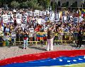 La concentración de Madrid, convocada por la oposición venezolana, se desarrolló sin incidentes en la emblemática plaza de Colón de Madrid. EFE/ MARISCAL