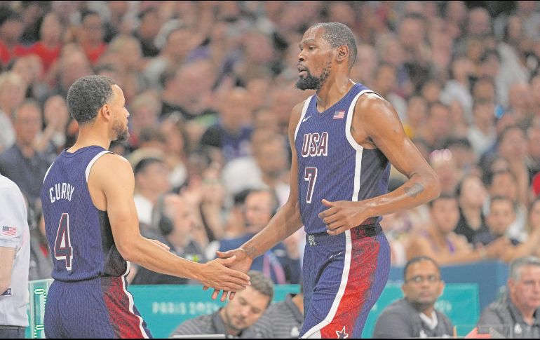 Estados Unidos espera grandes actuaciones de Stephen Curry y Kevin Durant para amarrar el pase a los cuartos de final. AFP/J. Garrabrant