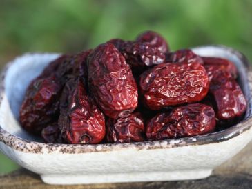 Se trata de los dátiles, originarios de Medio Oriente y el norte de África, que se destacan por su alto contenido de fibra e hidratos de carbono, según un informe del Ministerio de Agricultura, Pesca y Alimentación de España. Pixabay