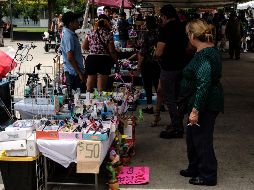 Algunos vendedores se intalaron de manera formal en el jardín San Francisco, conocido como el de los “Dos templos”. EL INFORMADOR/J. Urrutia