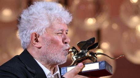 Pedro Almodovar se lleva el León de Oro en el Festival Internacional de Cine de Venecia. EFE / EPA / ETTORE FERRARI