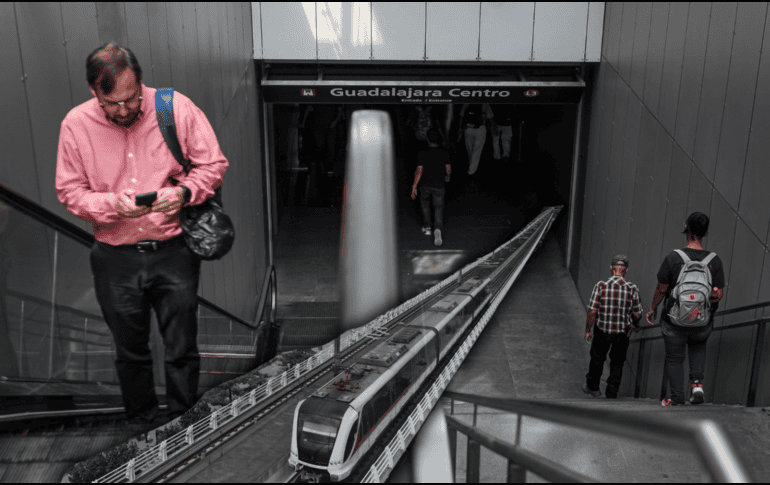 El proyecto original de la Línea 3 del Tren Ligero contemplaba trasladar a más de 230 mil pasajeros al día en la Metrópoli. EL INFORMADOR / ARCHIVO