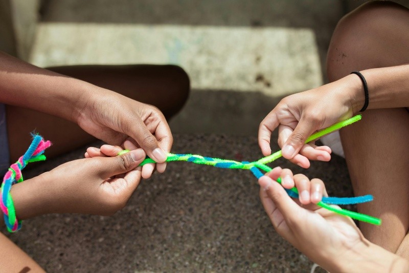 Pulseras de cordón hechas a mano. Pexels 