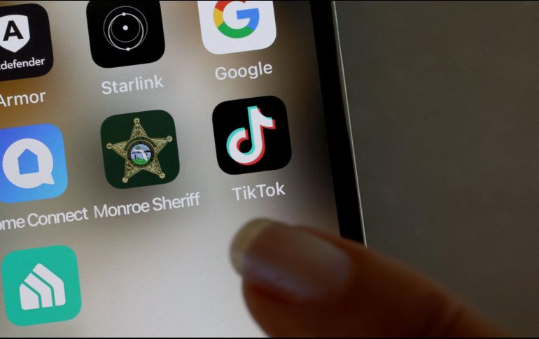 Si se prohíbe TikTok, las principales tiendas de aplicaciones, como App Store de Apple y Google Play, se verán obligadas a retirar la plataforma de sus catálogos. AFP / ARCHIVO