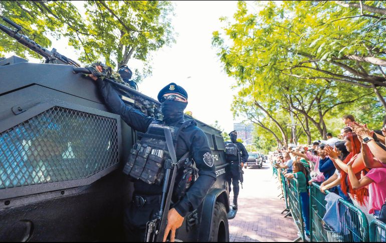 Entre aplausos y porras, los cuerpos de seguridad del Estado fueron los protagonistas del desfile conmemorativo. EL INFORMADOR/ A. Navarro