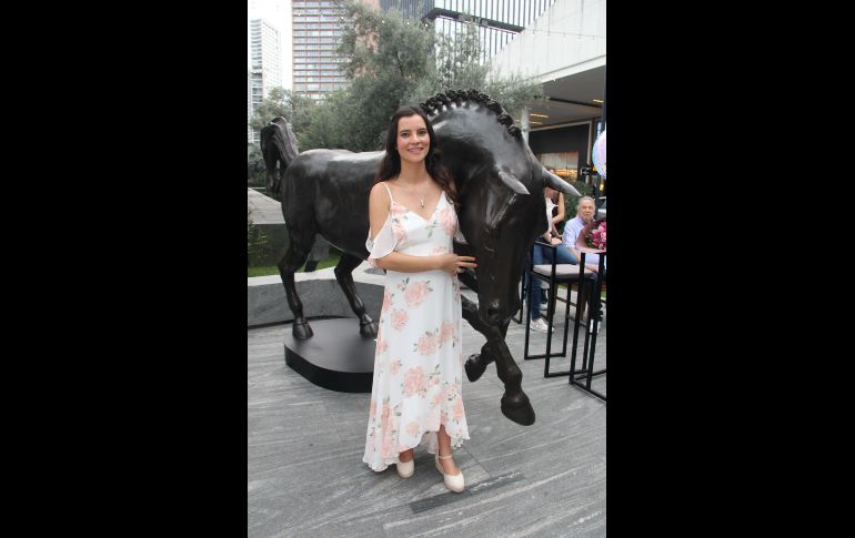 Pilar Rea en la develeación de su escultura 