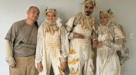 Con un tono que oscila entre el drama y la comedia, la obra rinde un homenaje a la valentía de quienes migran, al tiempo que muestra el drama y las duras condiciones que encuentran en su camino tras el afamado “sueño americano”. CORTESÍA