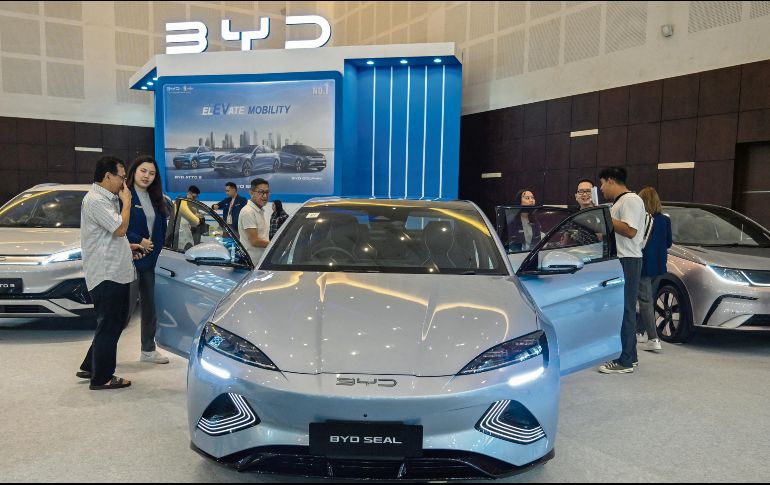 México recibe cada vez más atención de China para aprovechar el nearshoring. En imagen, la empresa de autos eléctricos BYD, de ese país. AFP