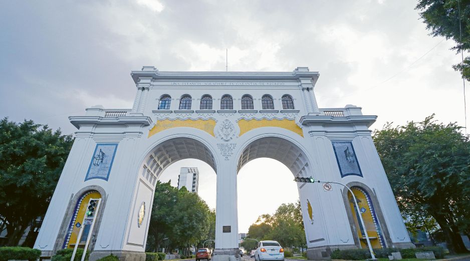 Los Arcos de Guadalajara se convirtieron en la entrada a la ciudad, tras la inauguración, en 1938, de la Carretera México-Morelia-Guadalajara. EL INFORMADOR/ H. Figueroa