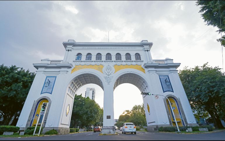 Los Arcos de Guadalajara se convirtieron en la entrada a la ciudad, tras la inauguración, en 1938, de la Carretera México-Morelia-Guadalajara. EL INFORMADOR/ H. Figueroa