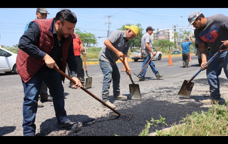 El secretario de Obras Públicas, Ernesto Alejandro Alva Otero destacó que se han rehabilitado alrededor de 400 metros. CORTESÍA.