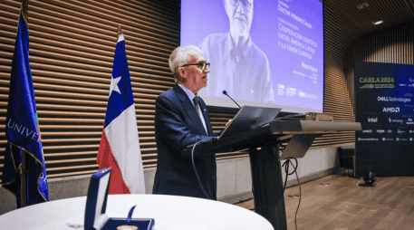 Mateo Valero, fue el primer catedrático de arquitectura computacional en la Facultad de Informática de la Universitat Politécnica de Catalunya. ESPECIAL / EFE