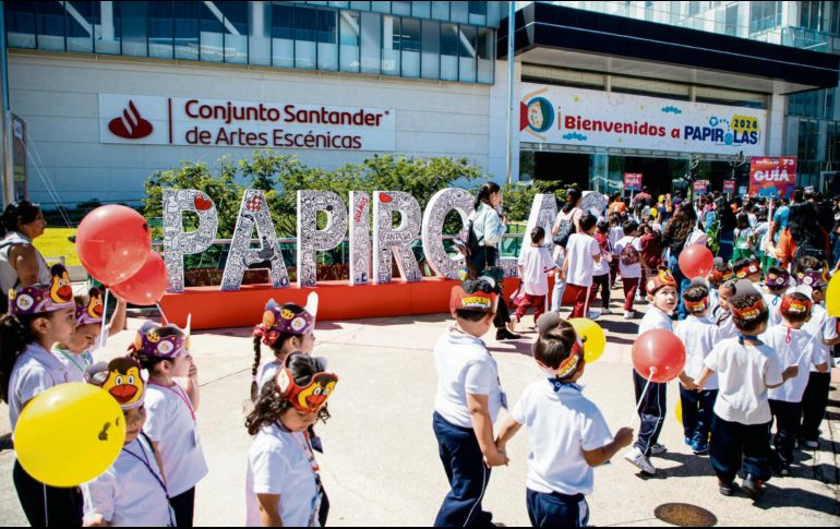 Los niños tapatíos tuvieron la oportunidad de dejar volar su imaginación en Papirolas. CORTESÍA
