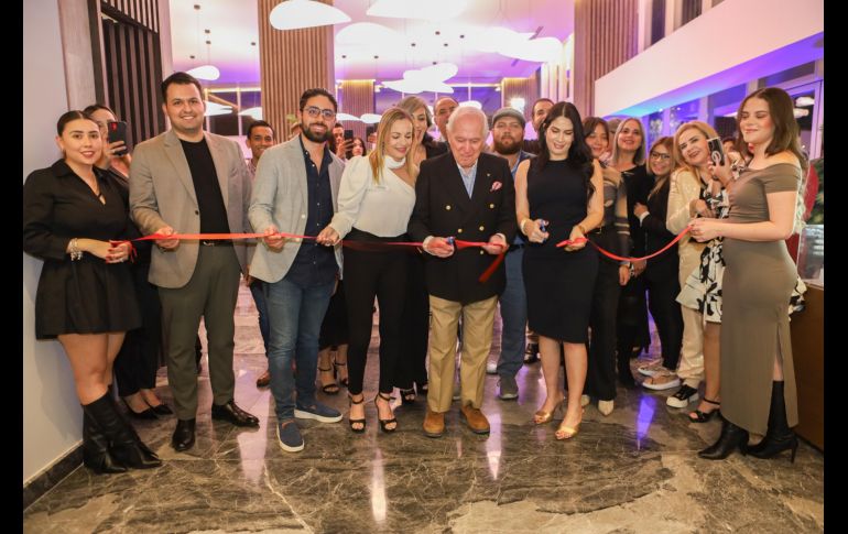 Javier Barragán, Laura Michel, Armando Cantú y Claudia Elizalde en el corte de listón de Brelia Residences. GENTE BIEN JALISCO/ A. Martínez