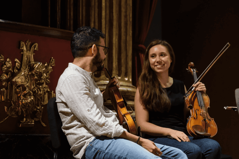  Jóvenes músicos tuvieron la oportunidad de ensayar junto a los experimentados músicos de la OFJ.  CORTESÍA/Cultura Jalisco.