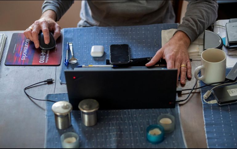 La legisladora propuso que los nómadas digitales que se hospeden por más de 20 noches deban de pagar una UMA (108 pesos) por cada noche adicional de estancia. EFE/ ARCHIVO