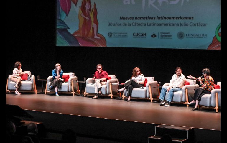 La Universidad de Guadalajara llevó a cabo la mesa de diálogo “Del boom al trash: nuevas narrativas latinoamericanas”, que tuvo la participación de escritoras y escritores de distintos países latinos. EL INFORMADOR / A. Navarro