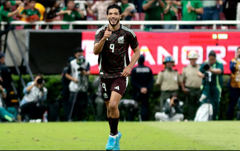 Además de su buen momento en el futbol de Inglaterra, el pasado martes, con la Selección Mexicana, terminó su sequía goleadora después de haber pasado un año y un mes sin anotar. AFP / ARCHIVO