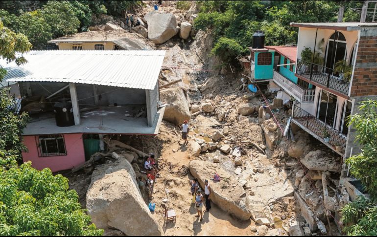 Habitantes de Acapulco acusan abandono de las autoridades. EFE