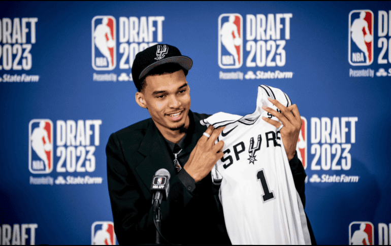 Victor Wembanyama en su presentación con los Suprs. X / @wemby