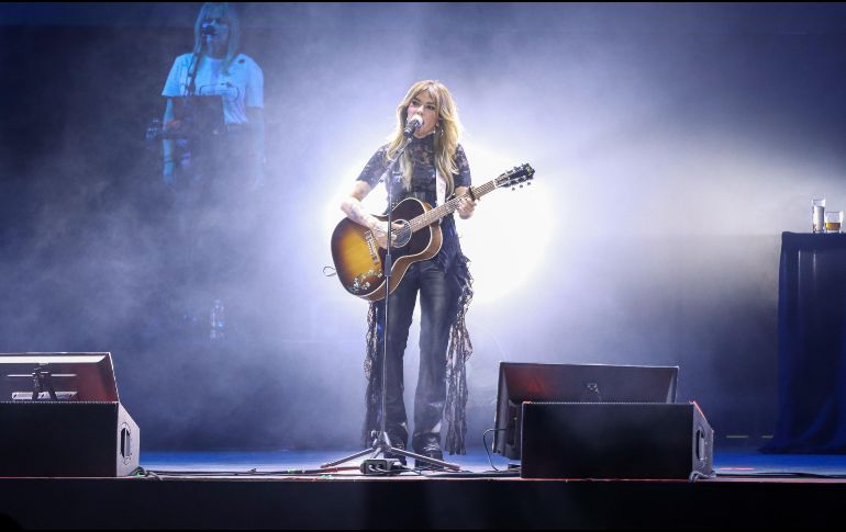 Poco después de las 21:00 horas, Kany, con un look de cuero, irrumpió en el escenario para interpretar las primeras canciones de la velada. EL INFORMADOR/H.FIGUEROA