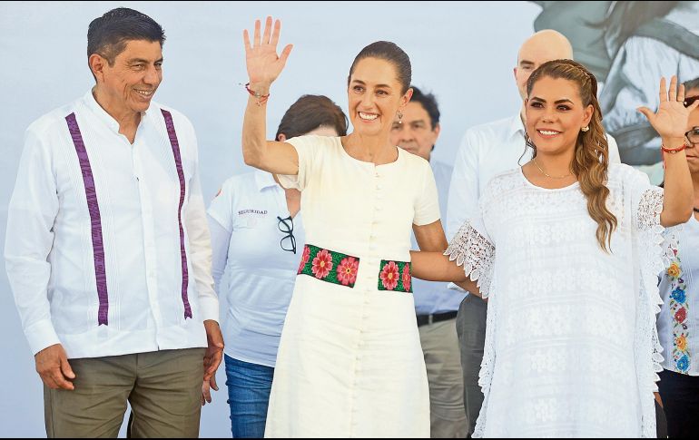 La Presidenta realizó el cierre de apoyos para las comunidades afectadas por el paso del huracán John en el Sur de México, donde fueron afectadas principalmente regiones de Guerrero y Oaxaca. EFE